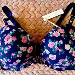 Victoria’s Secret Love Cloud Push Up Bra in a 36 DD. Brand new with tags.